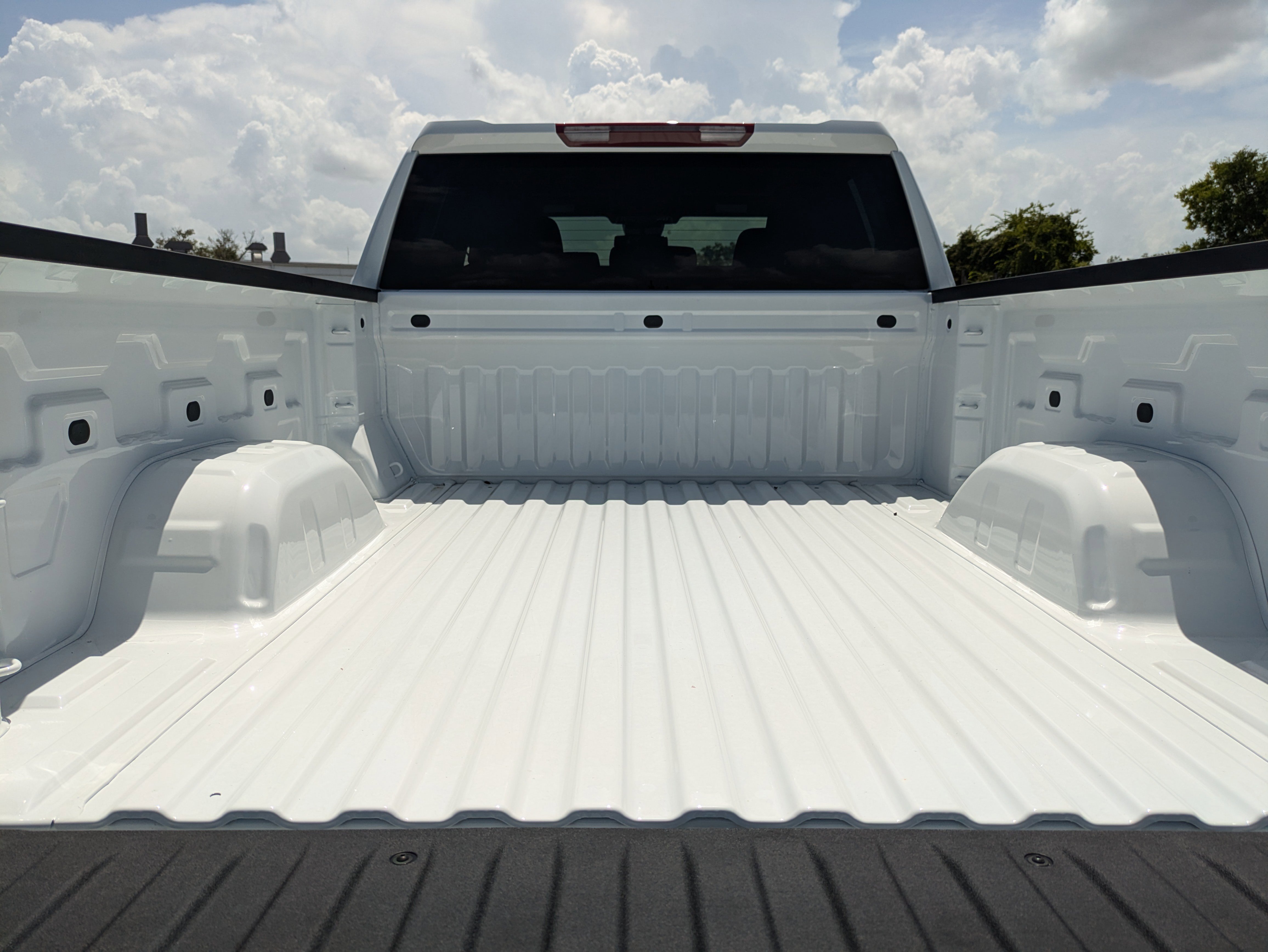 2025 Chevrolet Silverado 1500 RST photo 2