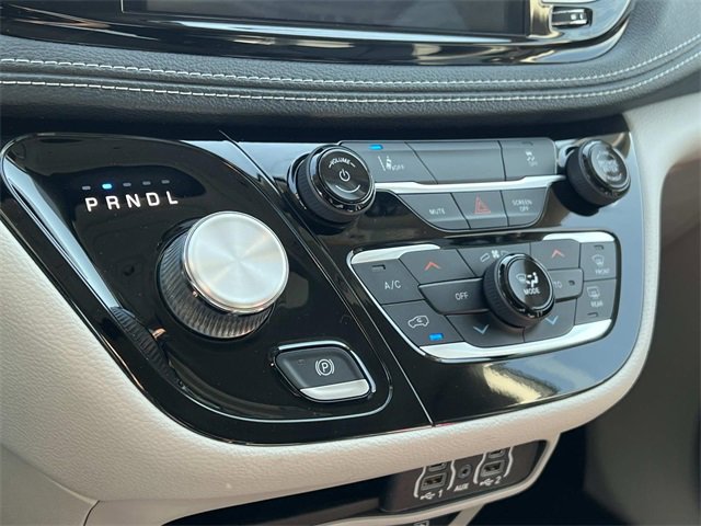 2022 Chrysler Pacifica Hybrid Touring L photo 21