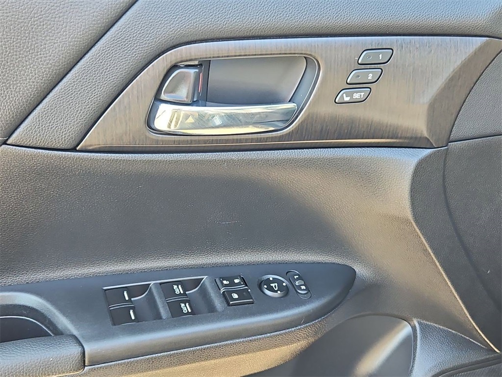2015 Honda Accord EX-L photo 10