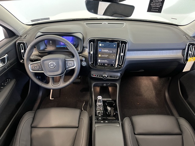 2025 Volvo XC40 Plus photo 17
