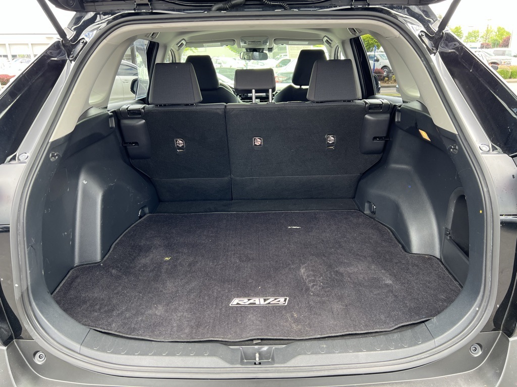2020 Toyota RAV4 Hybrid LE photo 8