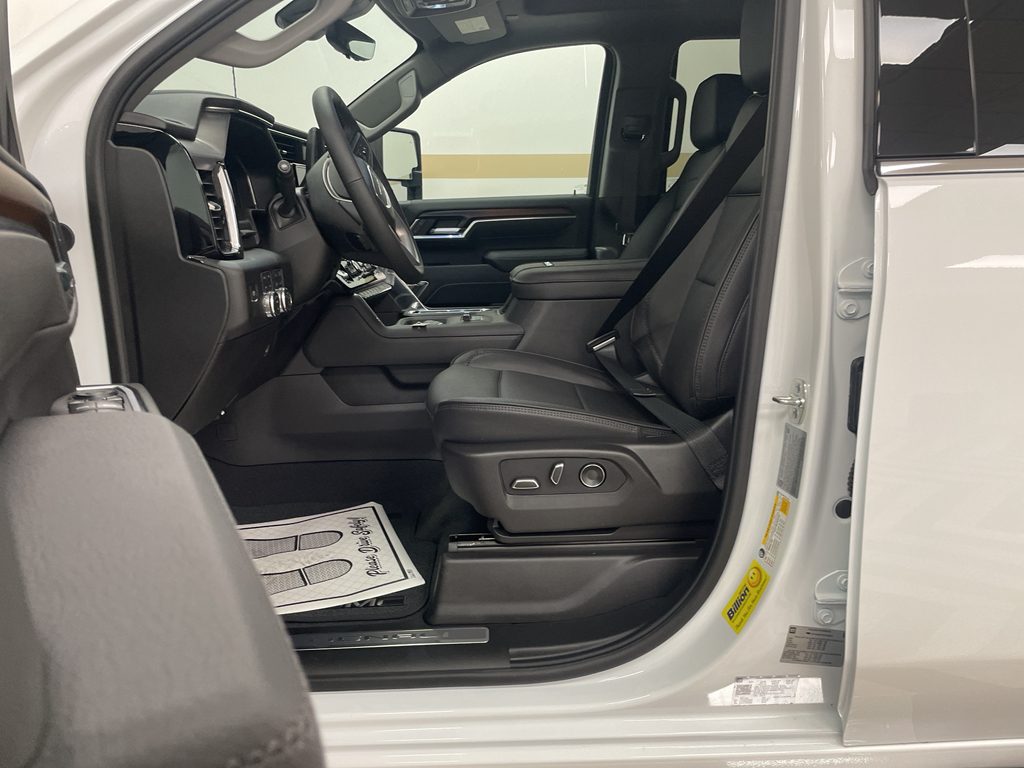2026 Gmc Sierra 3500 Denali photo 4