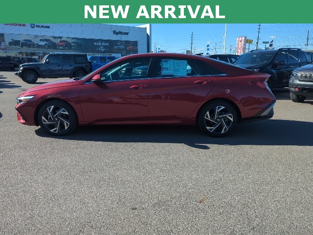 2024 Hyundai Elantra SEL Convenience photo 2