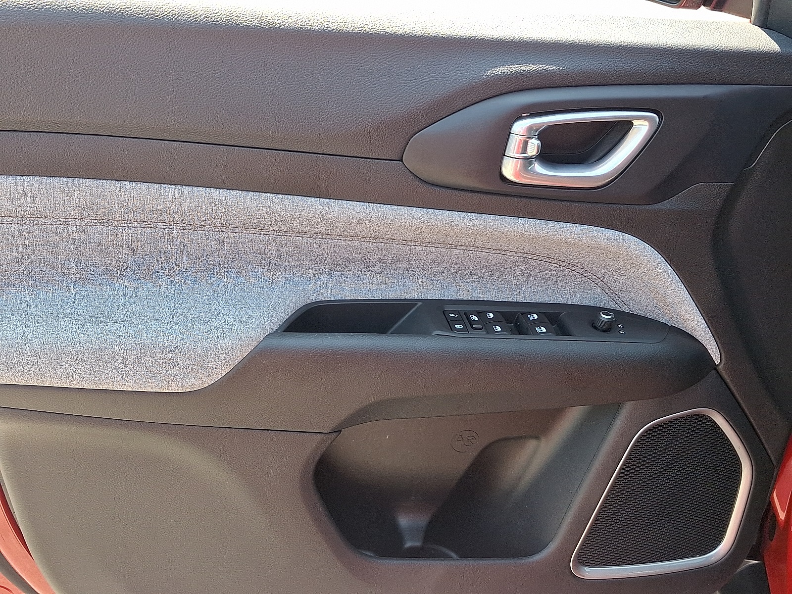 2023 Jeep Compass Latitude Lux photo 12