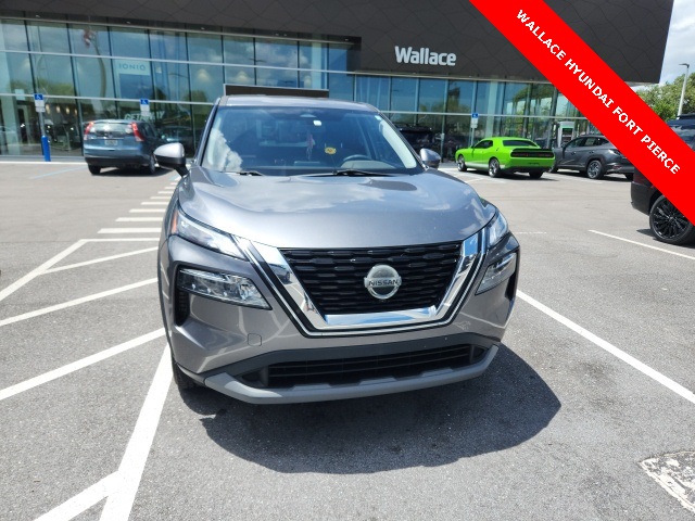 2021 Nissan Rogue SV photo 2