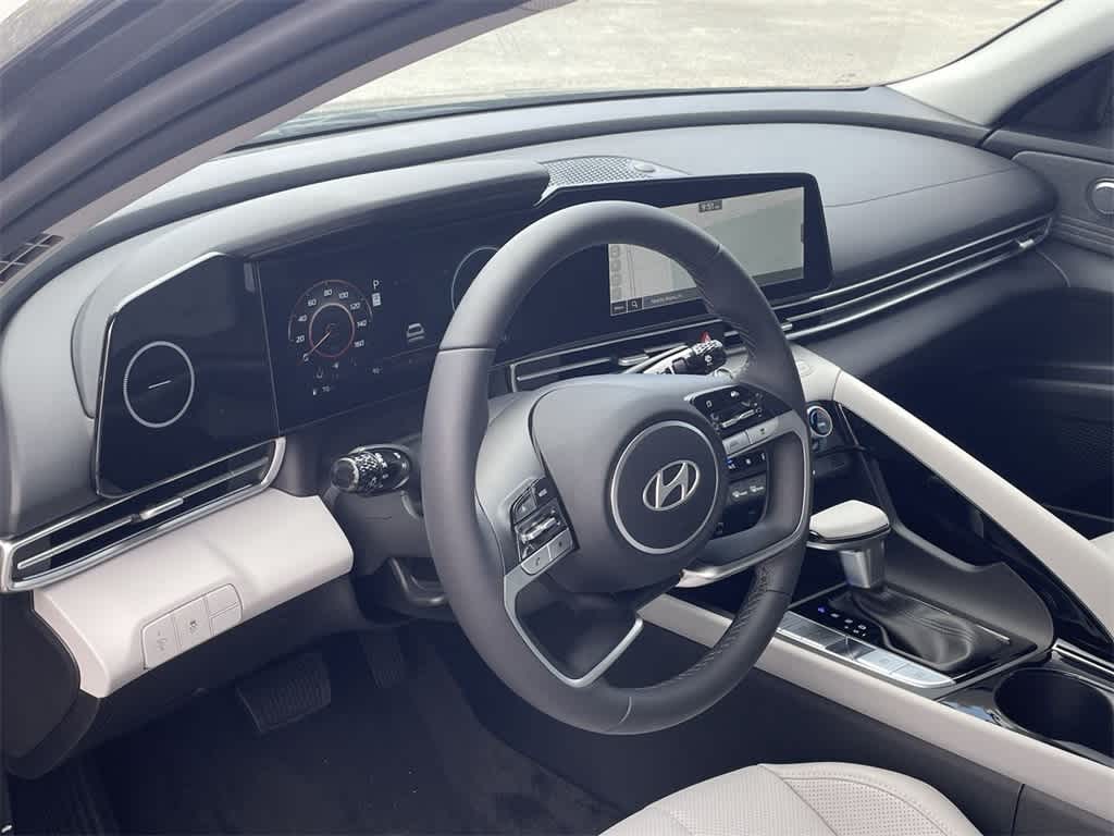 2024 Hyundai Elantra Limited photo 10