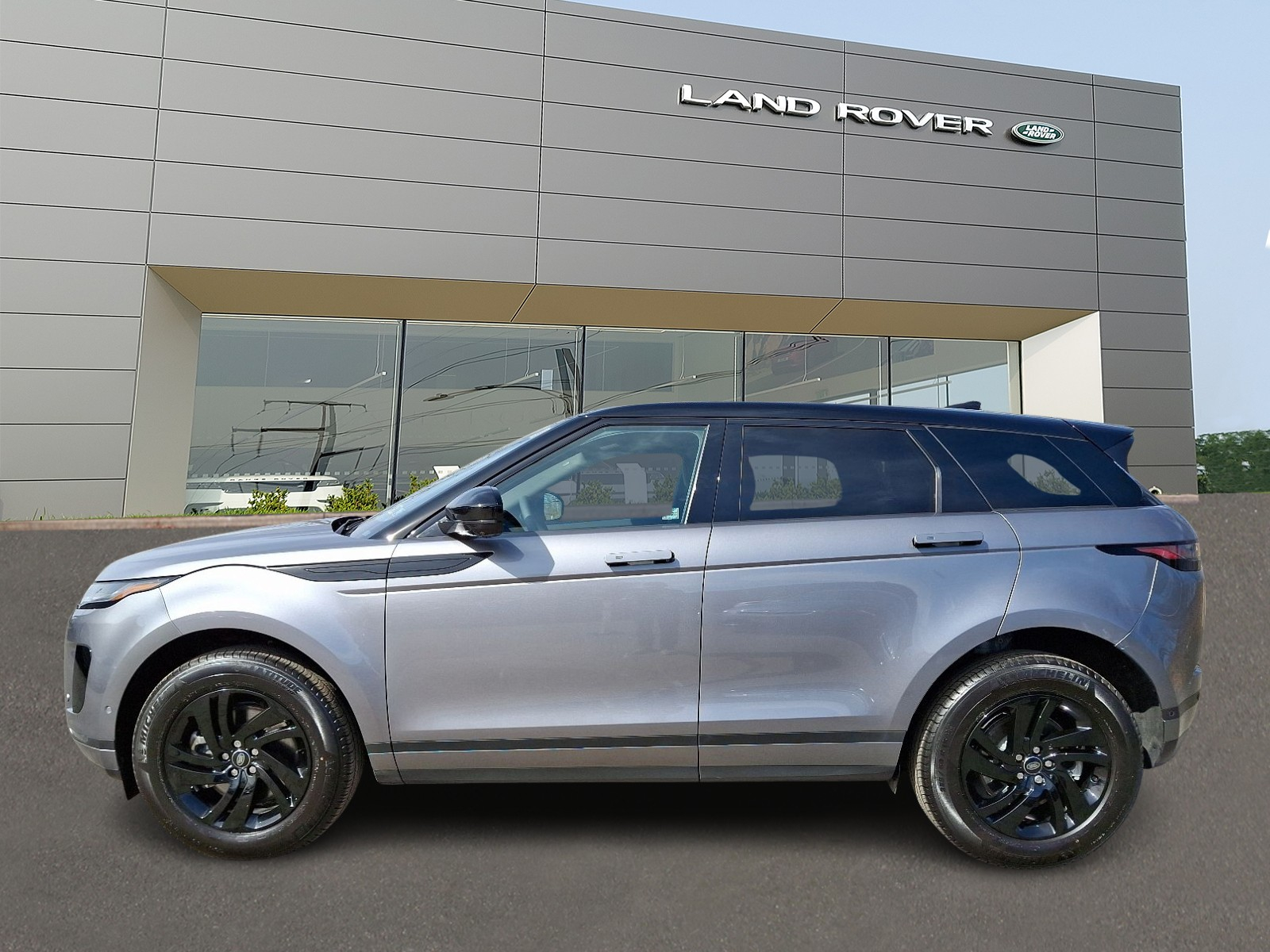 2025 Land Rover Range Rover Evoque S photo 3