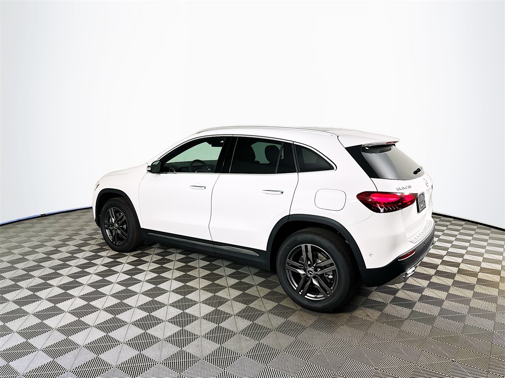 2026 Mercedes Benz GLA 250 4MATIC photo 3