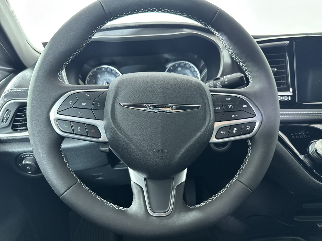 2025 Chrysler Pacifica photo 29