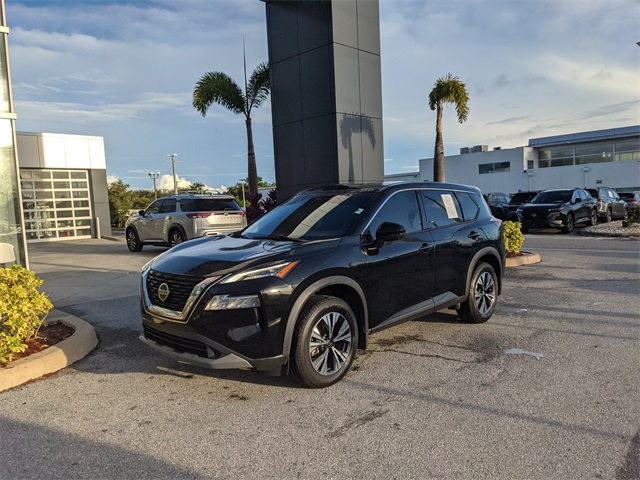 2021 Nissan Rogue SV photo 2