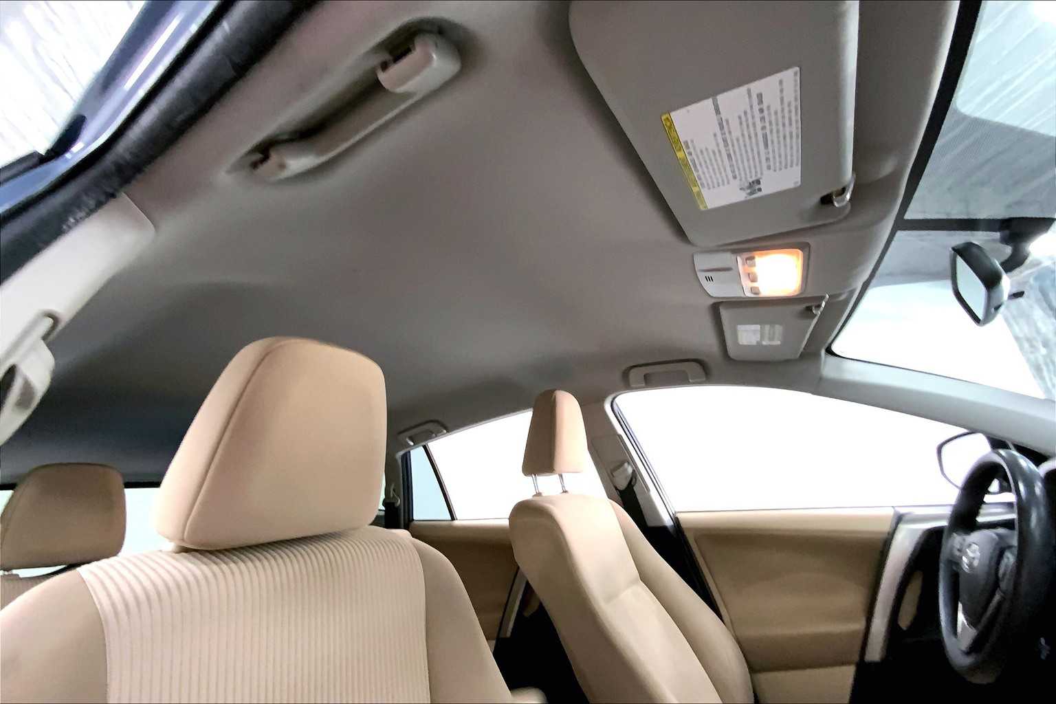 2013 Toyota RAV4 LE photo 11