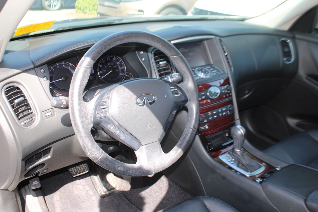 2017 Infiniti QX50 Base AWD photo 4