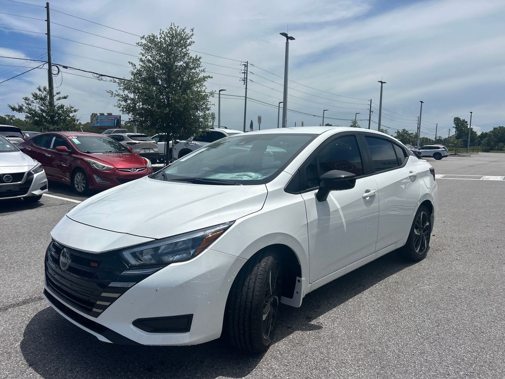 2025 Nissan Versa 1.6 SR photo 2