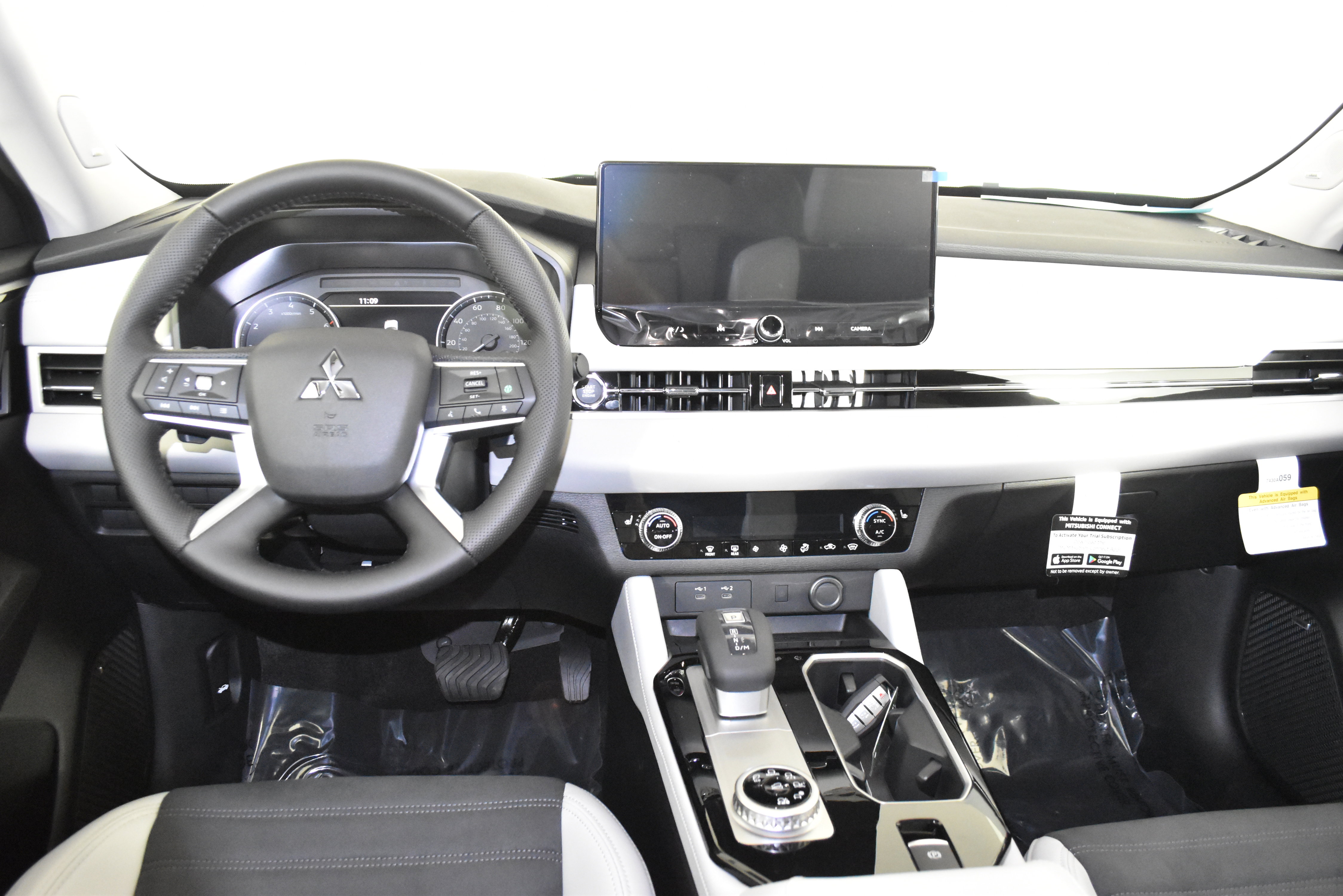 2025 Mitsubishi Outlander SE Ralliart photo 2