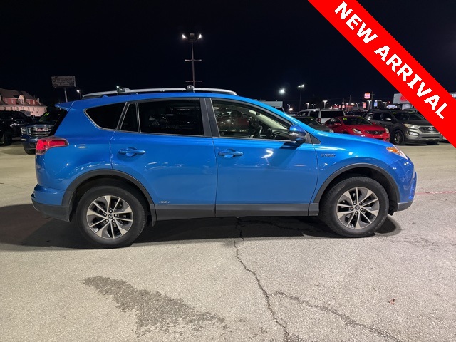 2017 Toyota RAV4 Hybrid XLE photo 2