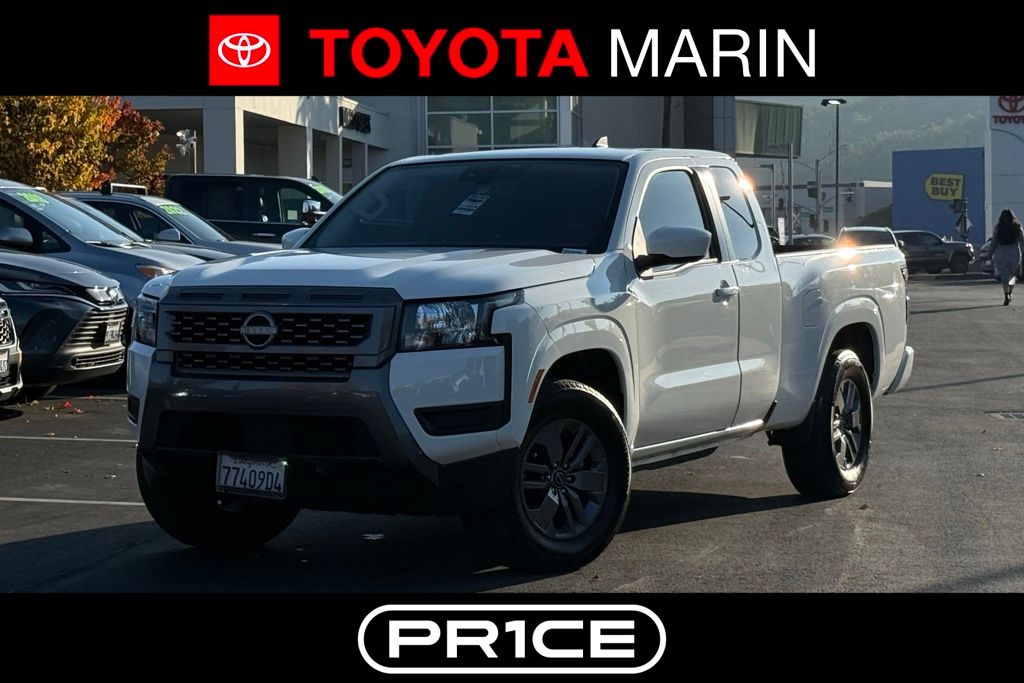 2025 Nissan Frontier SV's photo