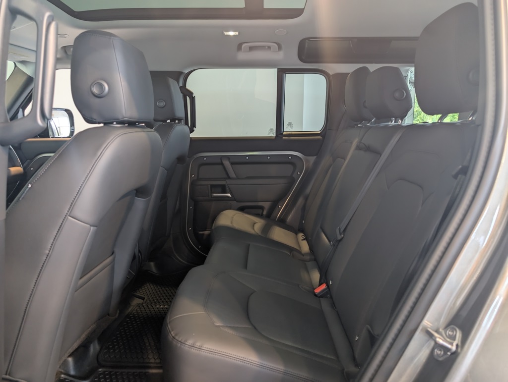 2025 Land Rover Defender 110 S photo 23