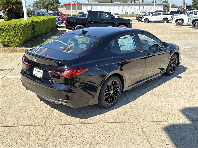 2025 Toyota Camry SE photo 3