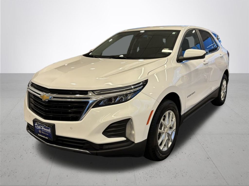 2022 Chevrolet Equinox LT photo 2