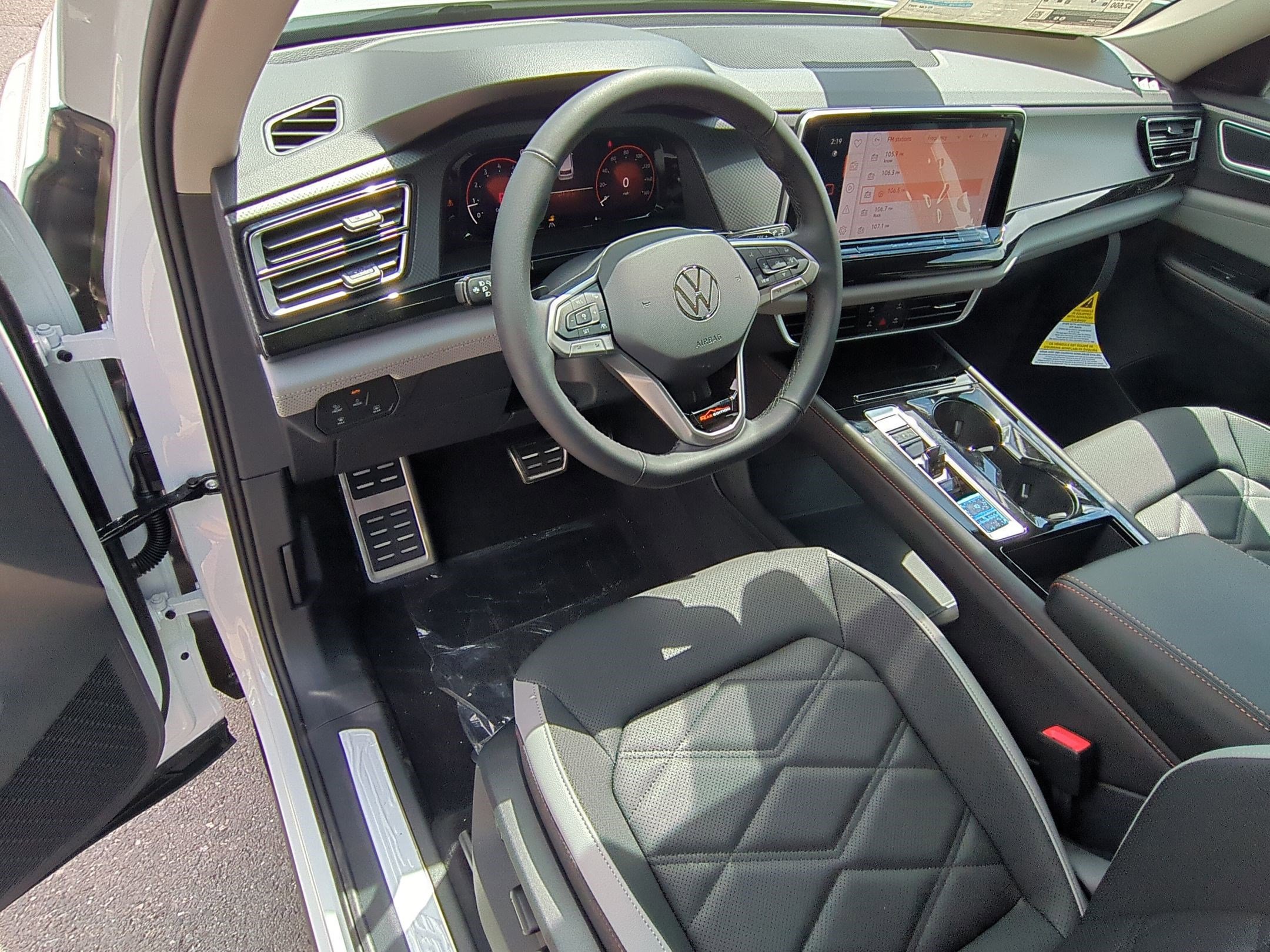 2025 Volkswagen Atlas Peak Edition SE photo 8