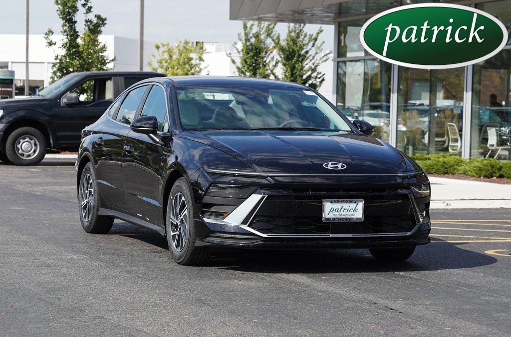 2026 Hyundai Sonata Hybrid Blue's photo
