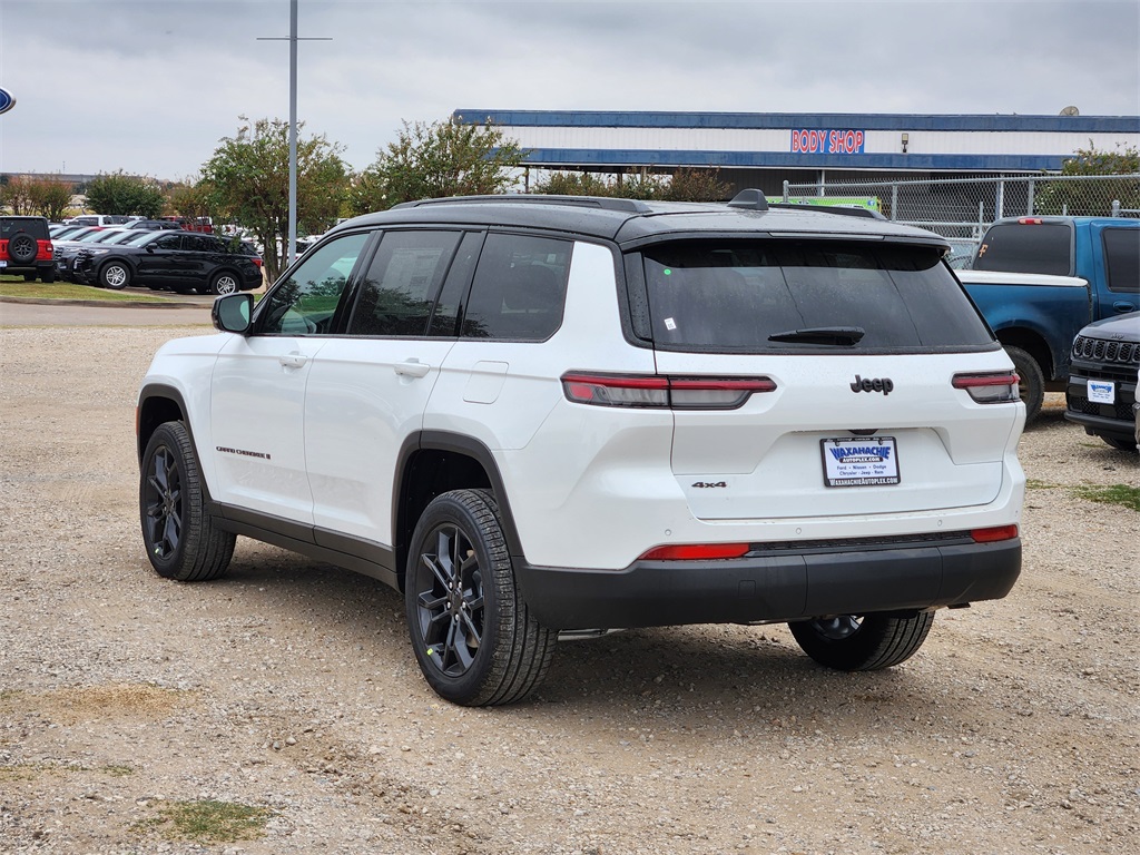 2025 Jeep Grand Cherokee Limited photo 3