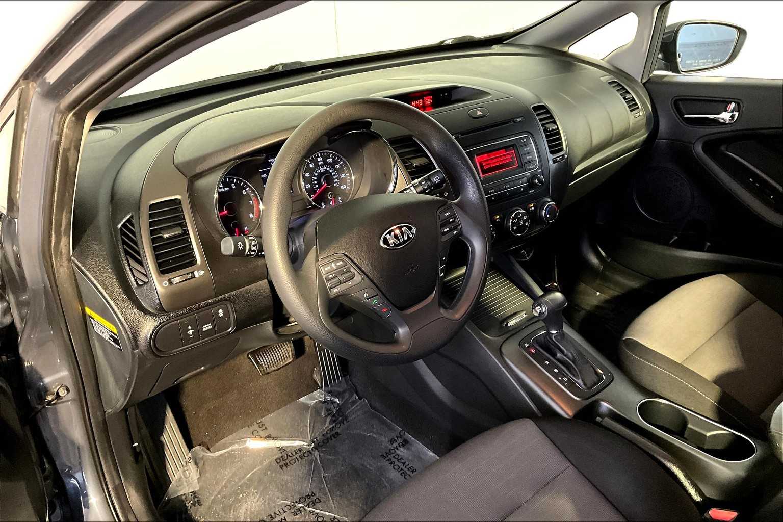 2016 Kia Forte 5-Door LX photo 16