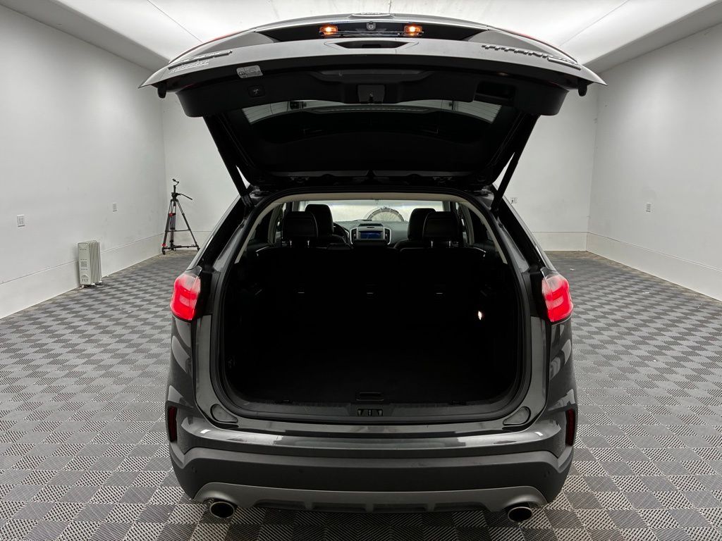 2020 Ford Edge Titanium photo 13