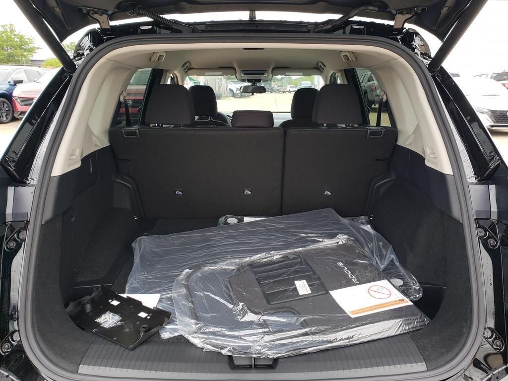 2026 Nissan Rogue SV photo 5