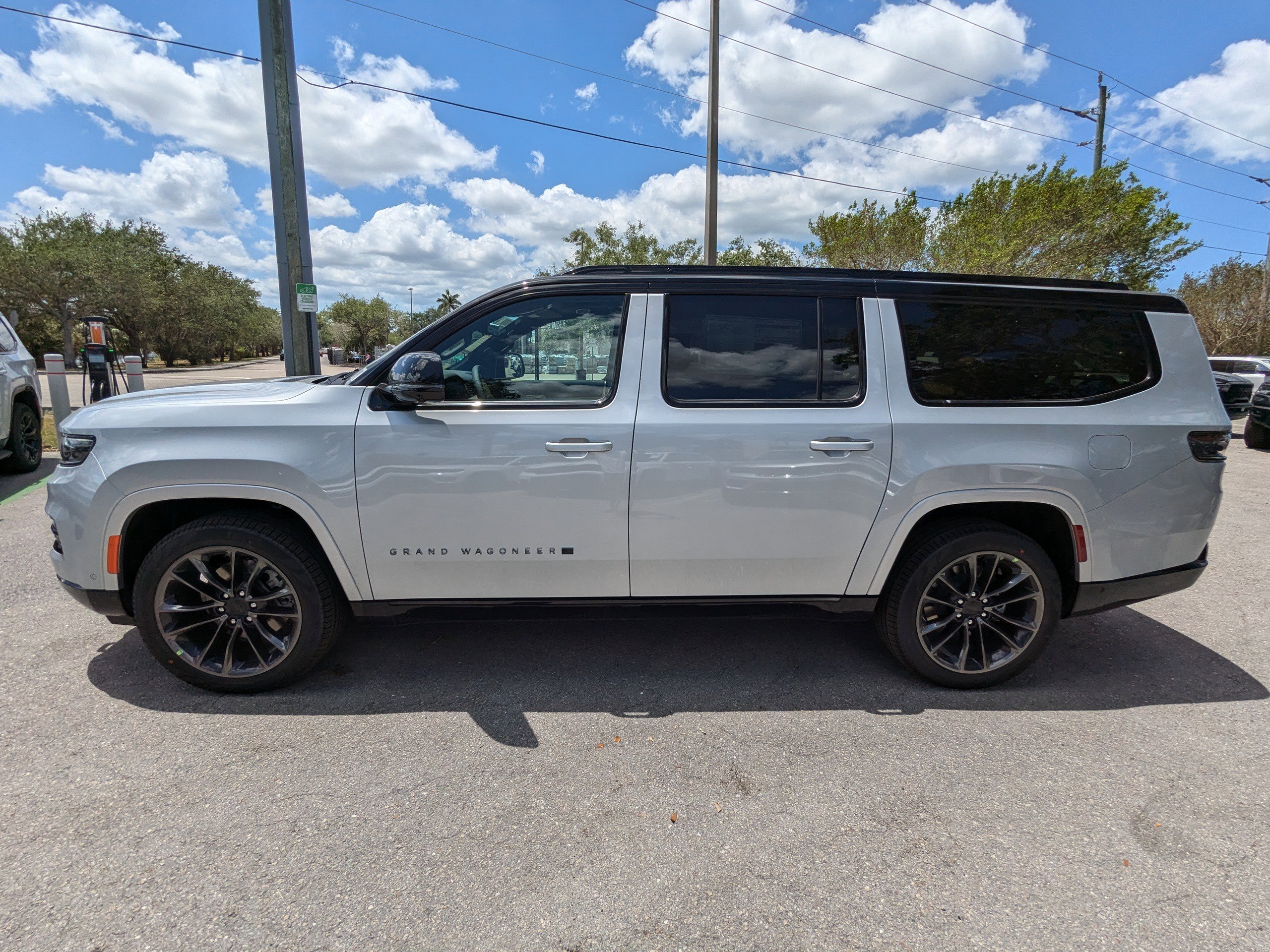 2025 Jeep Grand Wagoneer L III Obsidian photo 8