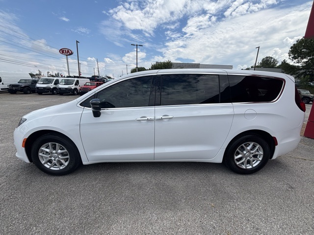 2026 Chrysler Voyager LX photo 2