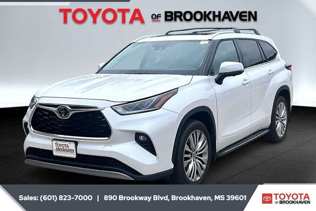 2023 Toyota Highlander Platinum's photo