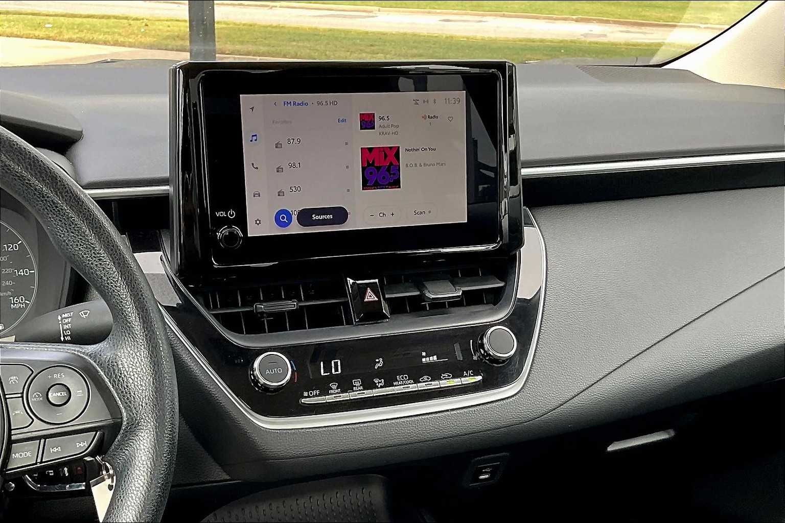 2024 Toyota Corolla LE photo 6