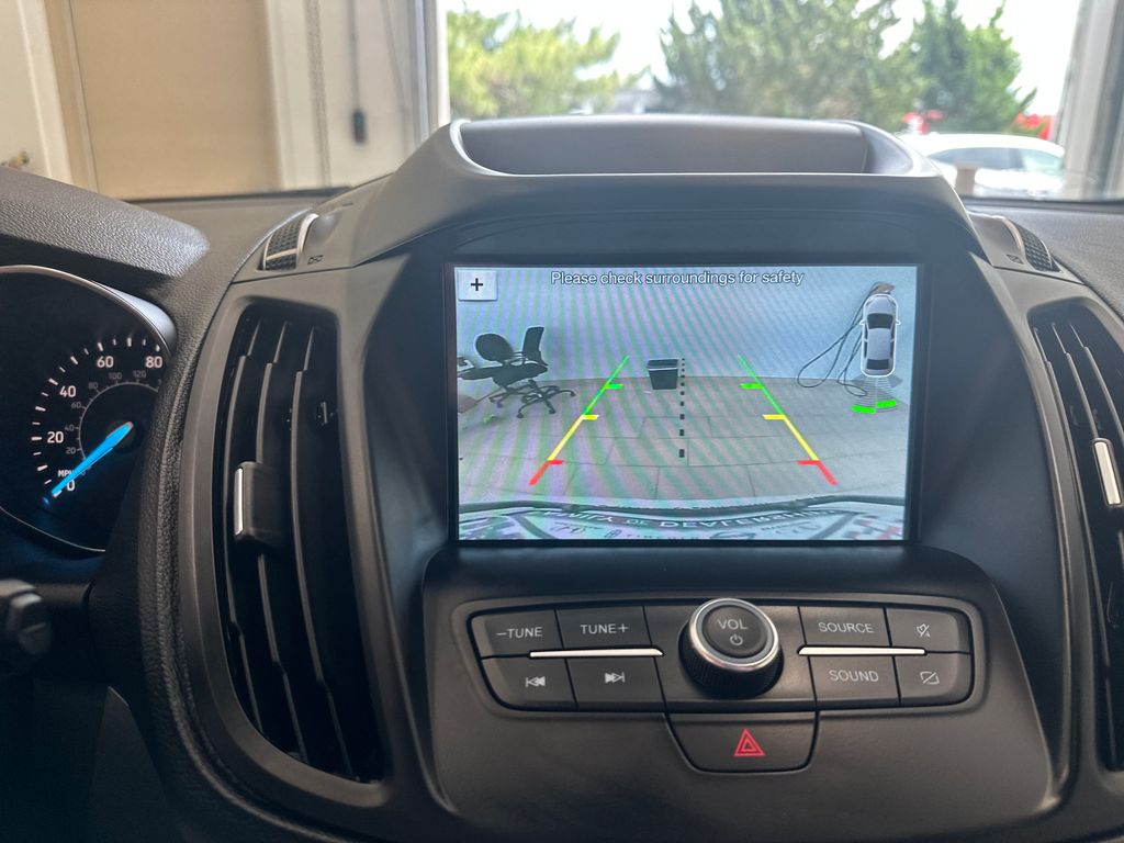 2019 Ford Escape SEL photo 17
