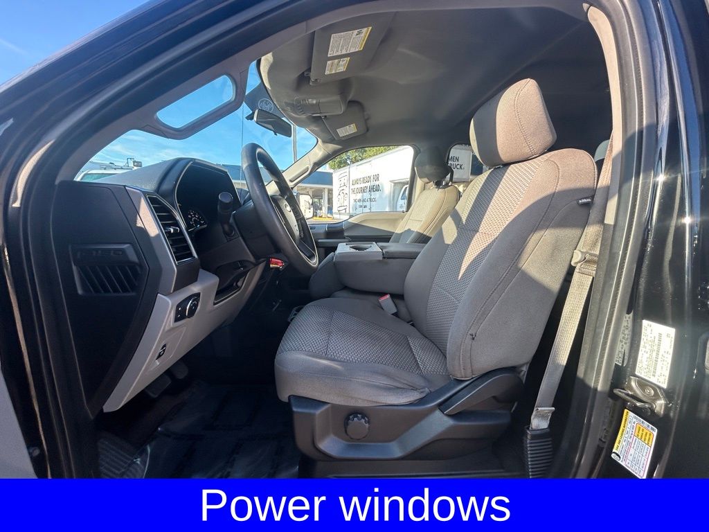 2017 Ford F-150 XLT photo 8