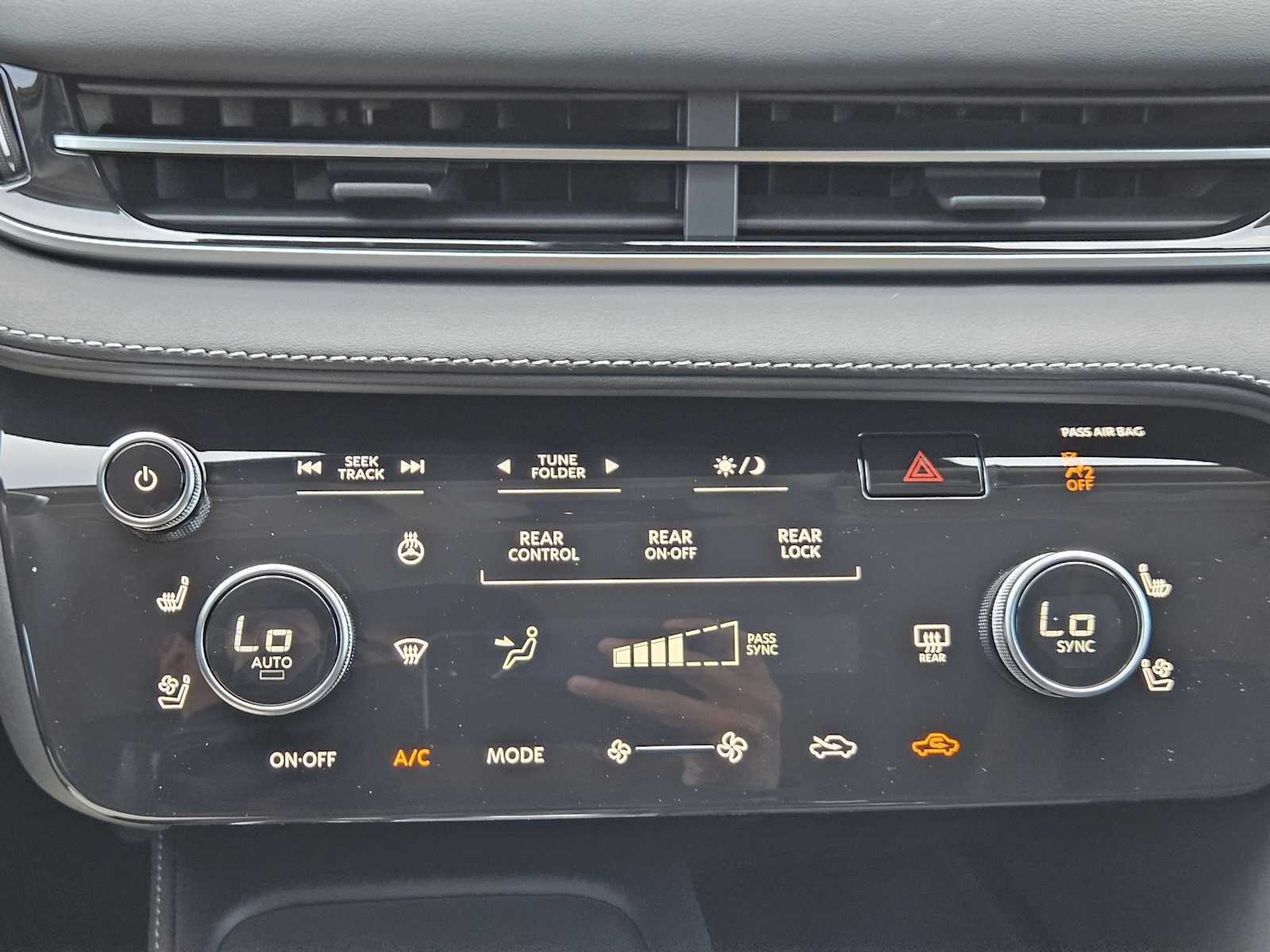 2026 Infiniti QX60 Luxe photo 12