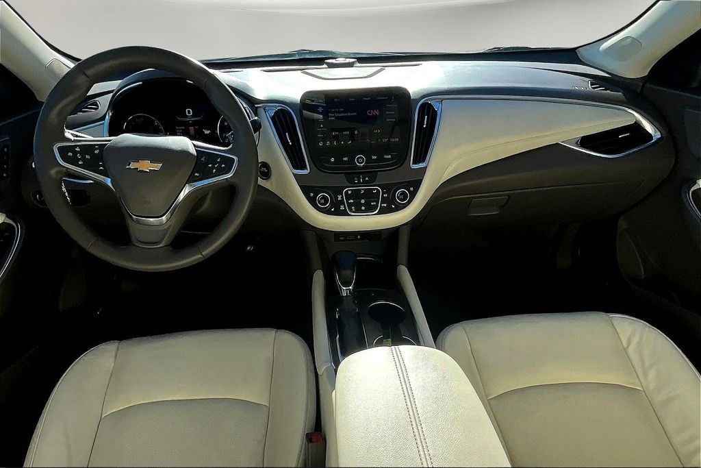 2024 Chevrolet Malibu Premier 2LT photo 4
