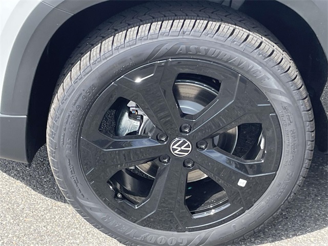 2025 Volkswagen Taos SE photo 10