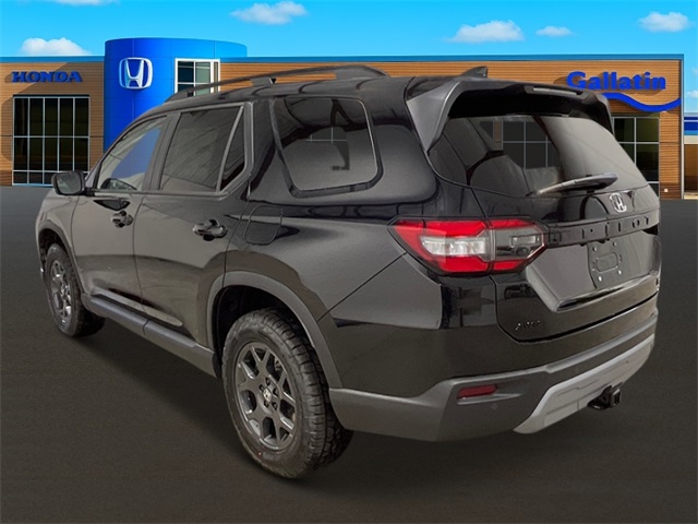 2025 Honda Pilot TrailSport photo 3
