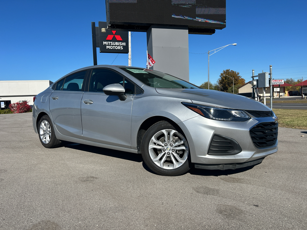 2019 Chevrolet Cruze LT's photo