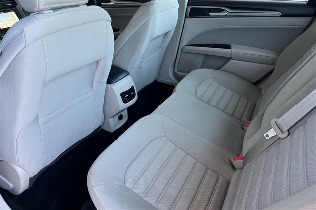 2018 Ford Fusion SE photo 13
