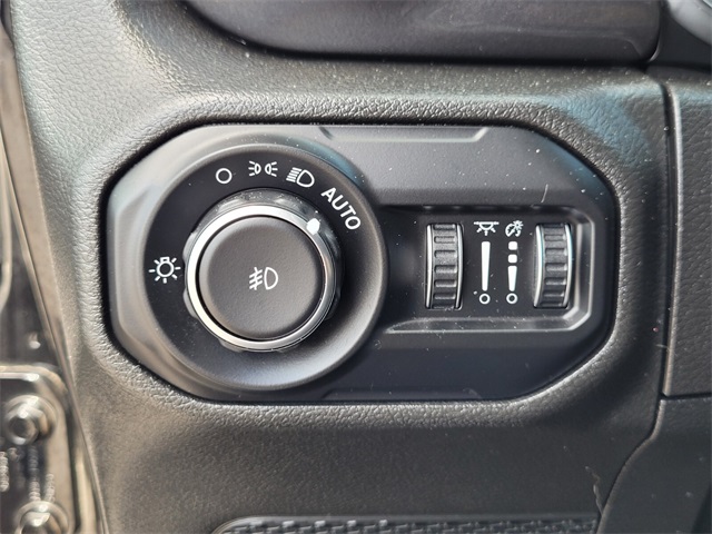 2021 Jeep Wrangler Unlimited Sahara Altitude photo 32