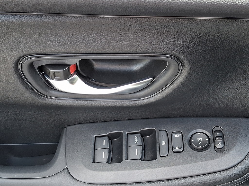 2025 Honda HR-V LX photo 10