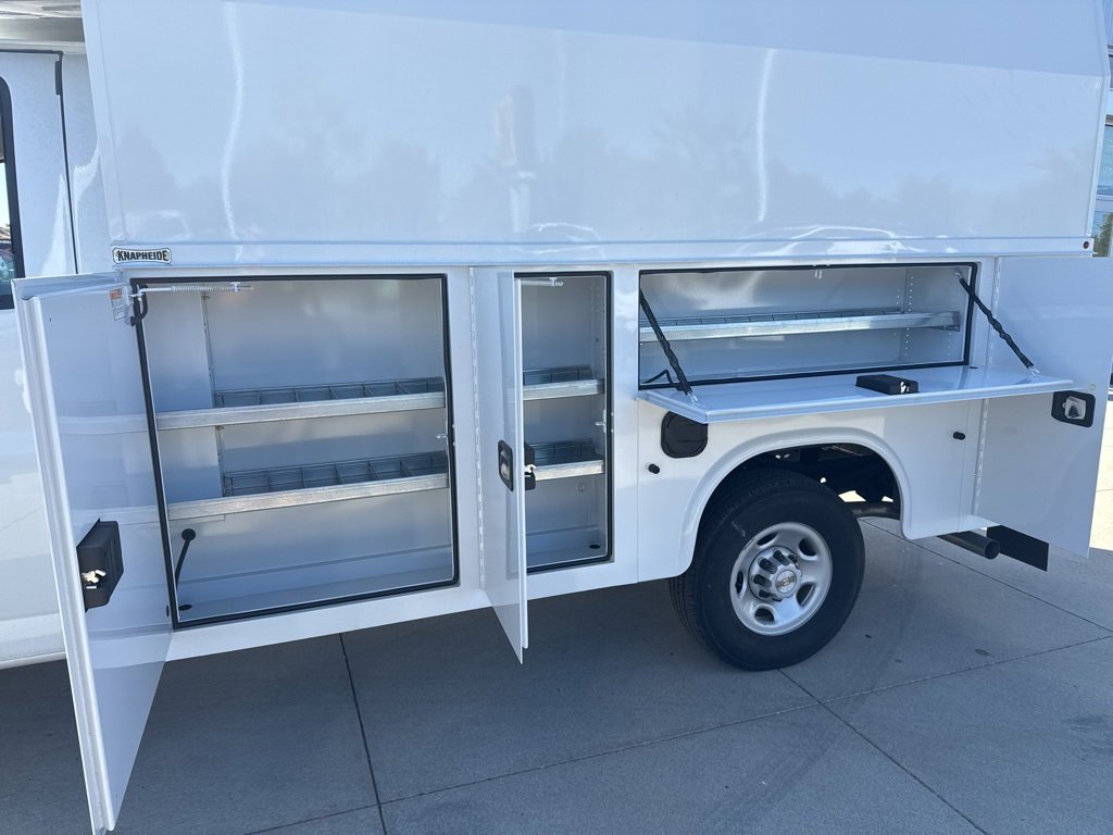 2024 Chevrolet Express Cutaway 3500 photo 4