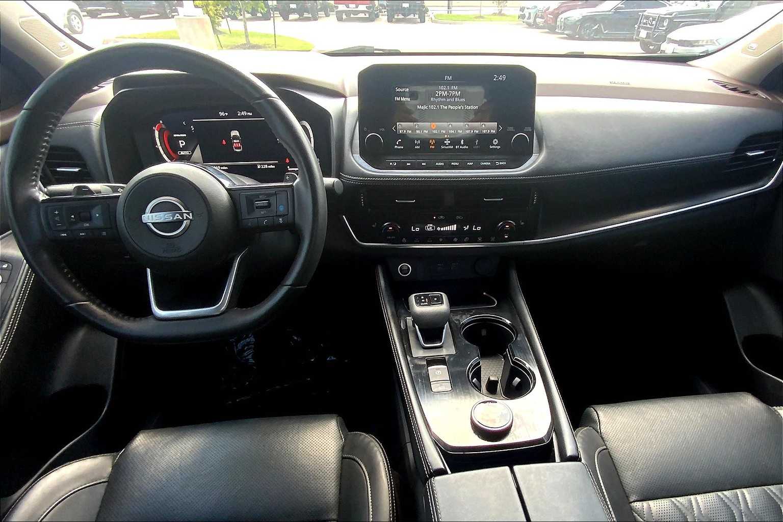 2023 Nissan Rogue Platinum photo 14