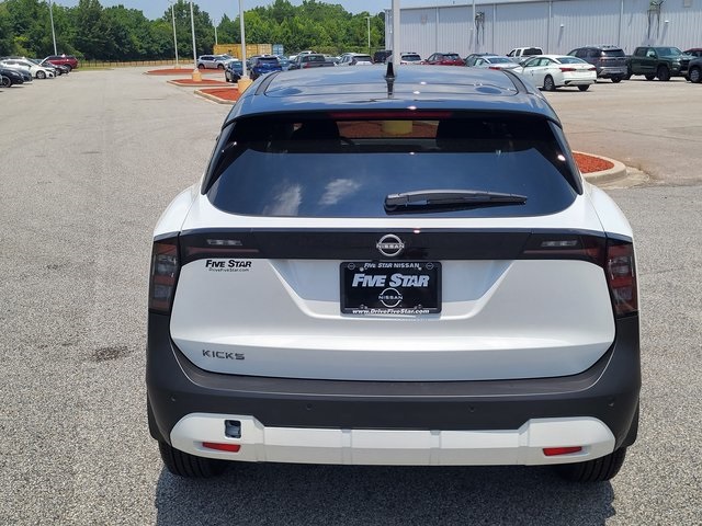 2025 Nissan Kicks SV photo 3