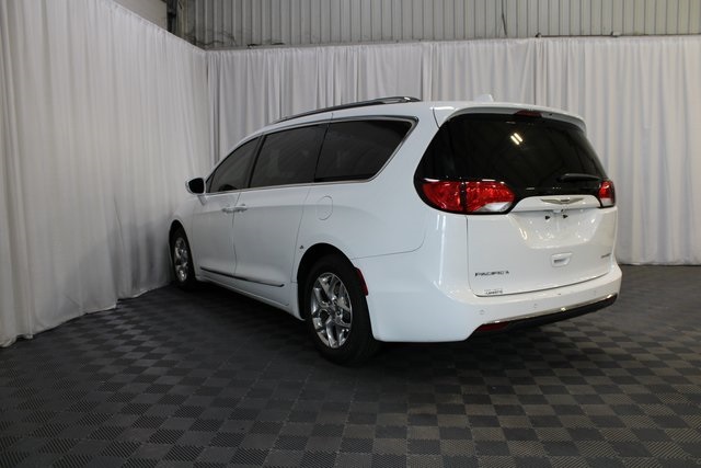 2019 Chrysler Pacifica Limited photo 18