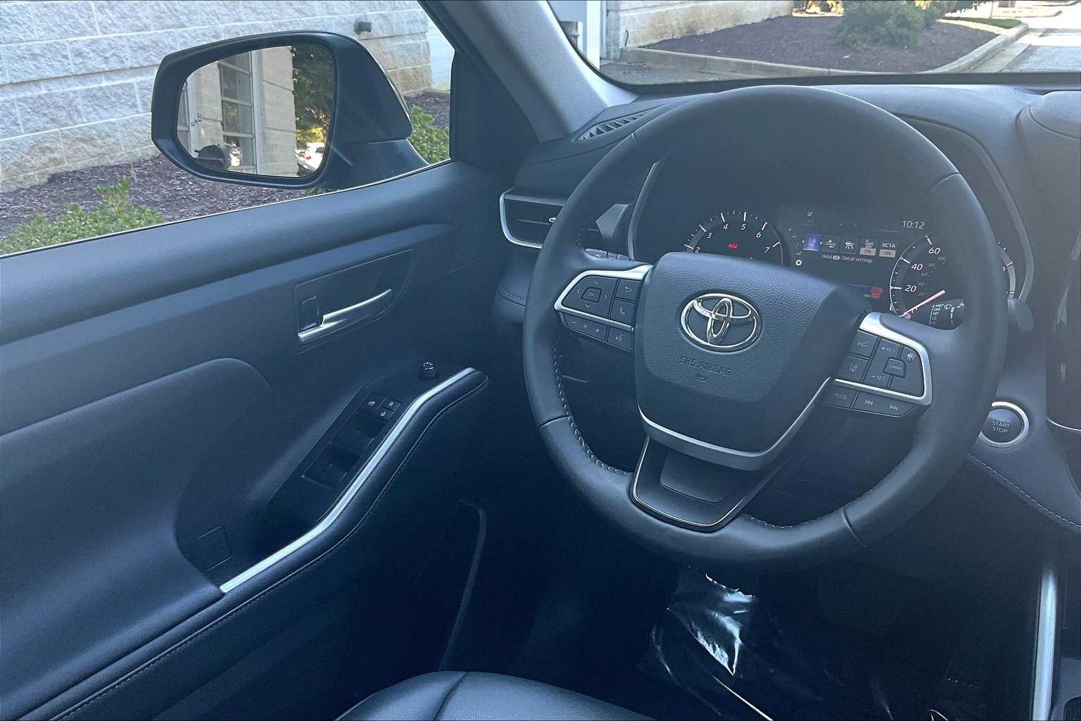 2024 Toyota Highlander XLE photo 16