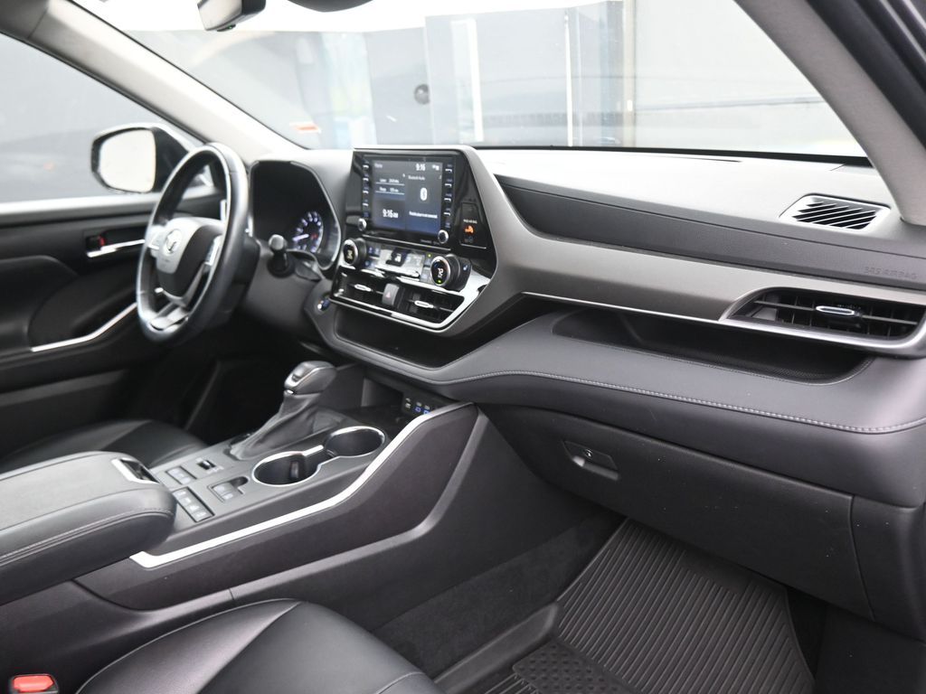 2022 Toyota Highlander XLE photo 43