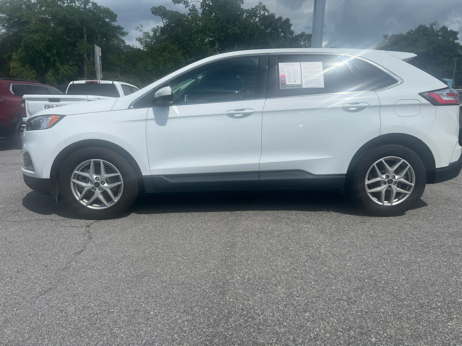 2023 Ford Edge SEL photo 3